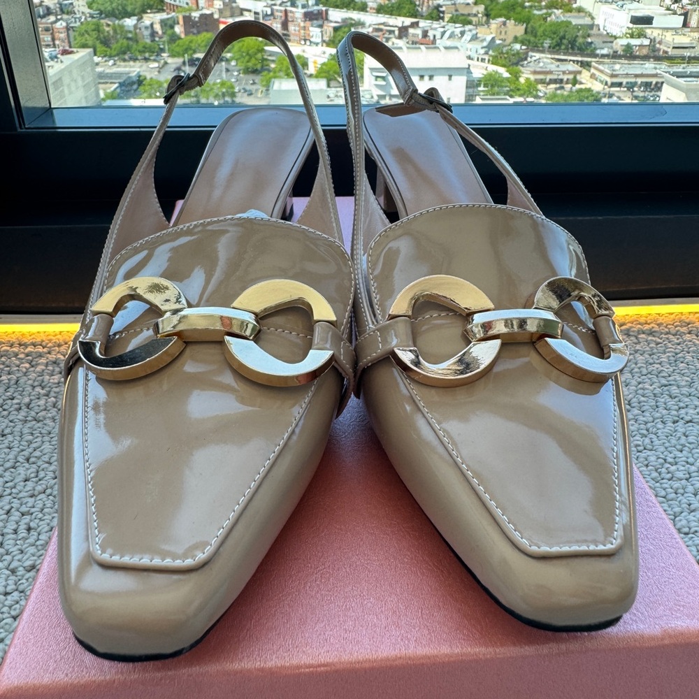 Women’s nude sling back box toe heel. NIB